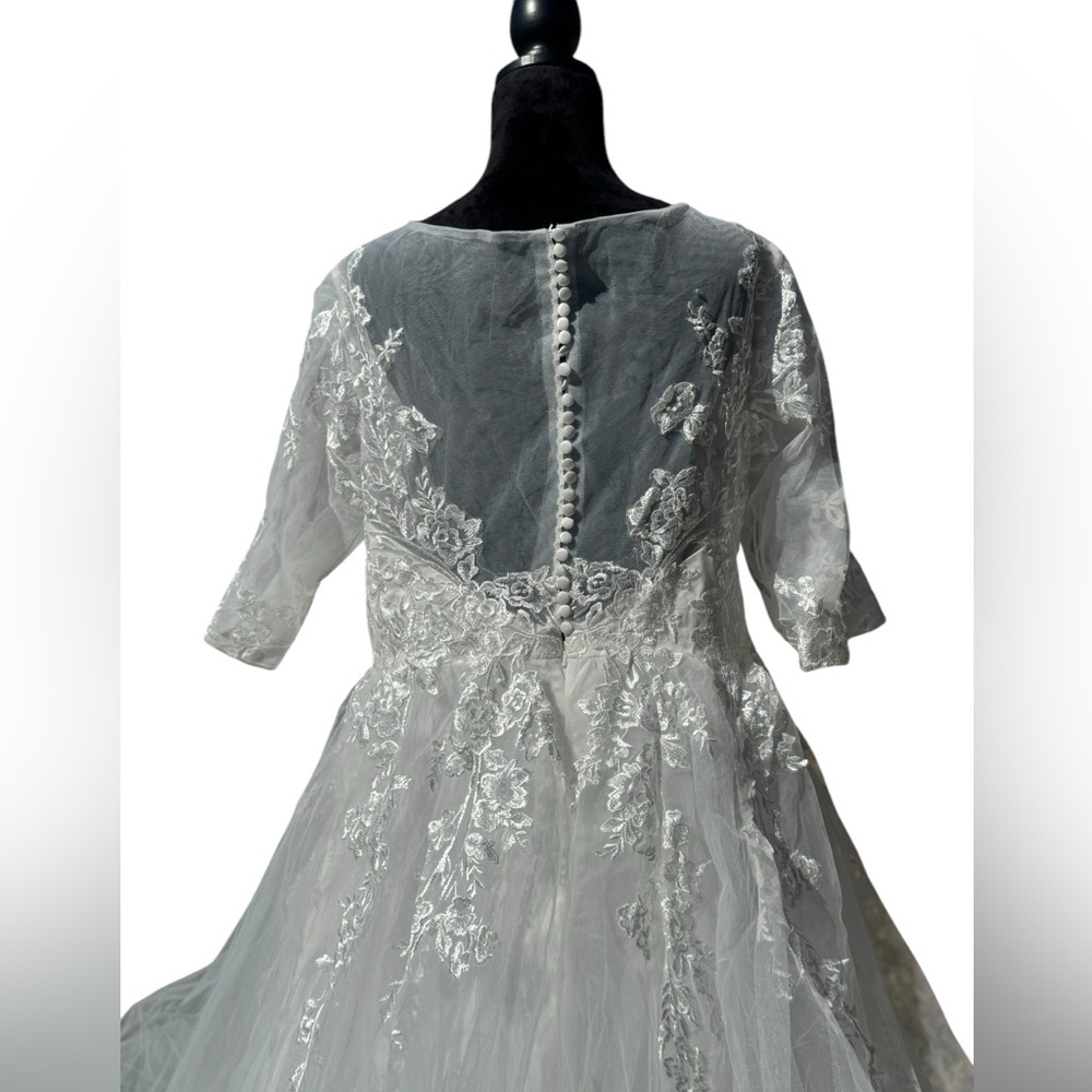 Engerla White Lace Wedding Gown size 20 New - Picture 12 of 15